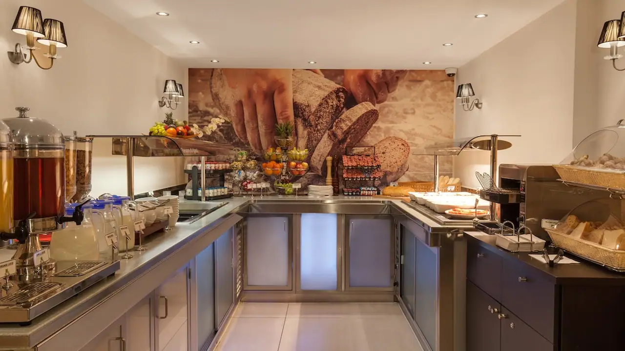 Park Grand Paddington court